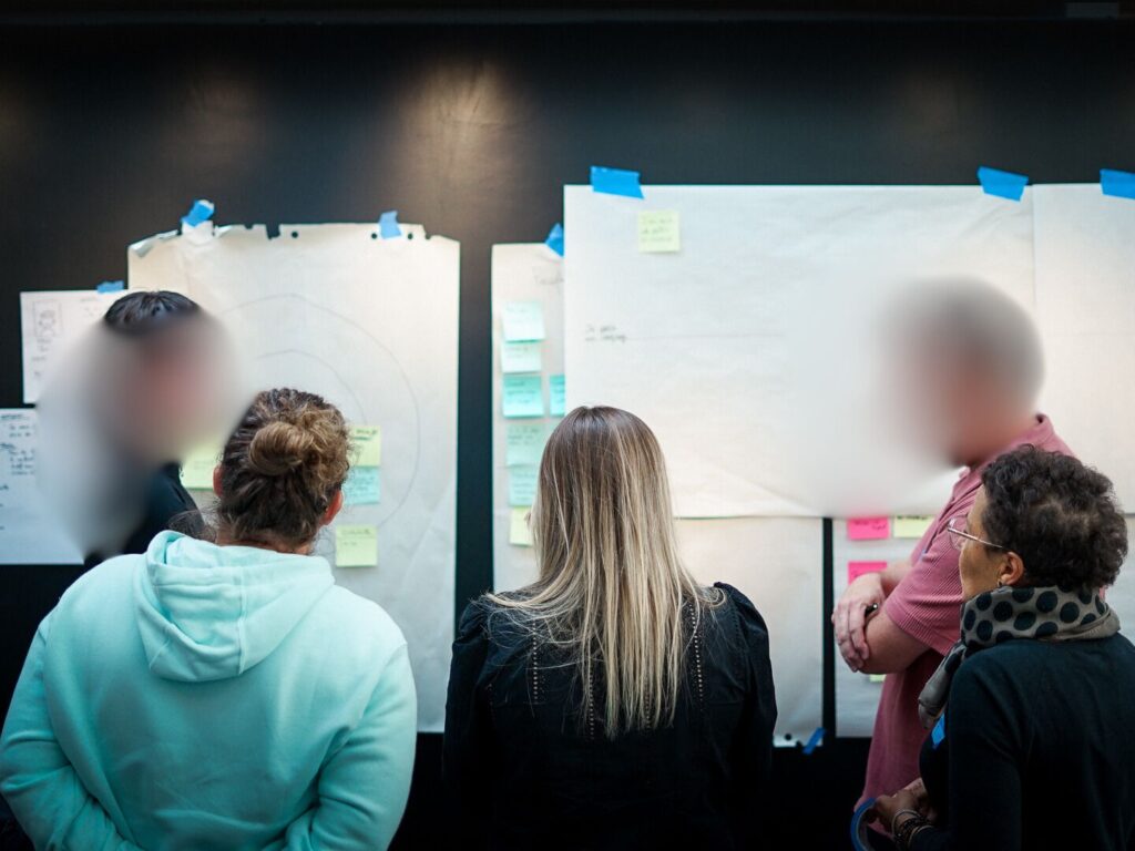 Groupe de personnes en atelier Persona